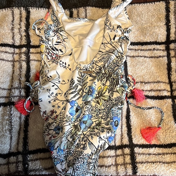 Vince Camino one piece stunning high waisted tie up swimsuit - Picture 2 of 3